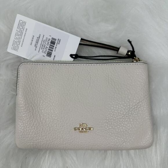 Coach X Peanuts Corner Zip Wristlet In Leather/Gold/Chalk Multi CBP29 NWT - Picture 2 of 6